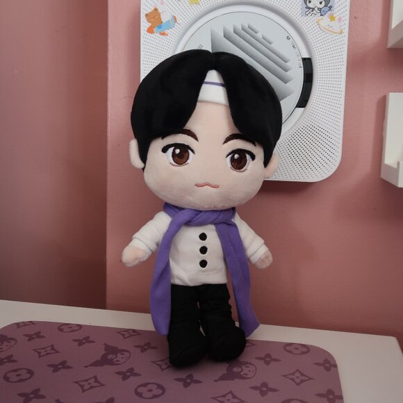 Official BTS x TinyTAN Christmas Plush Doll - Jin - Picture 1 of 5
